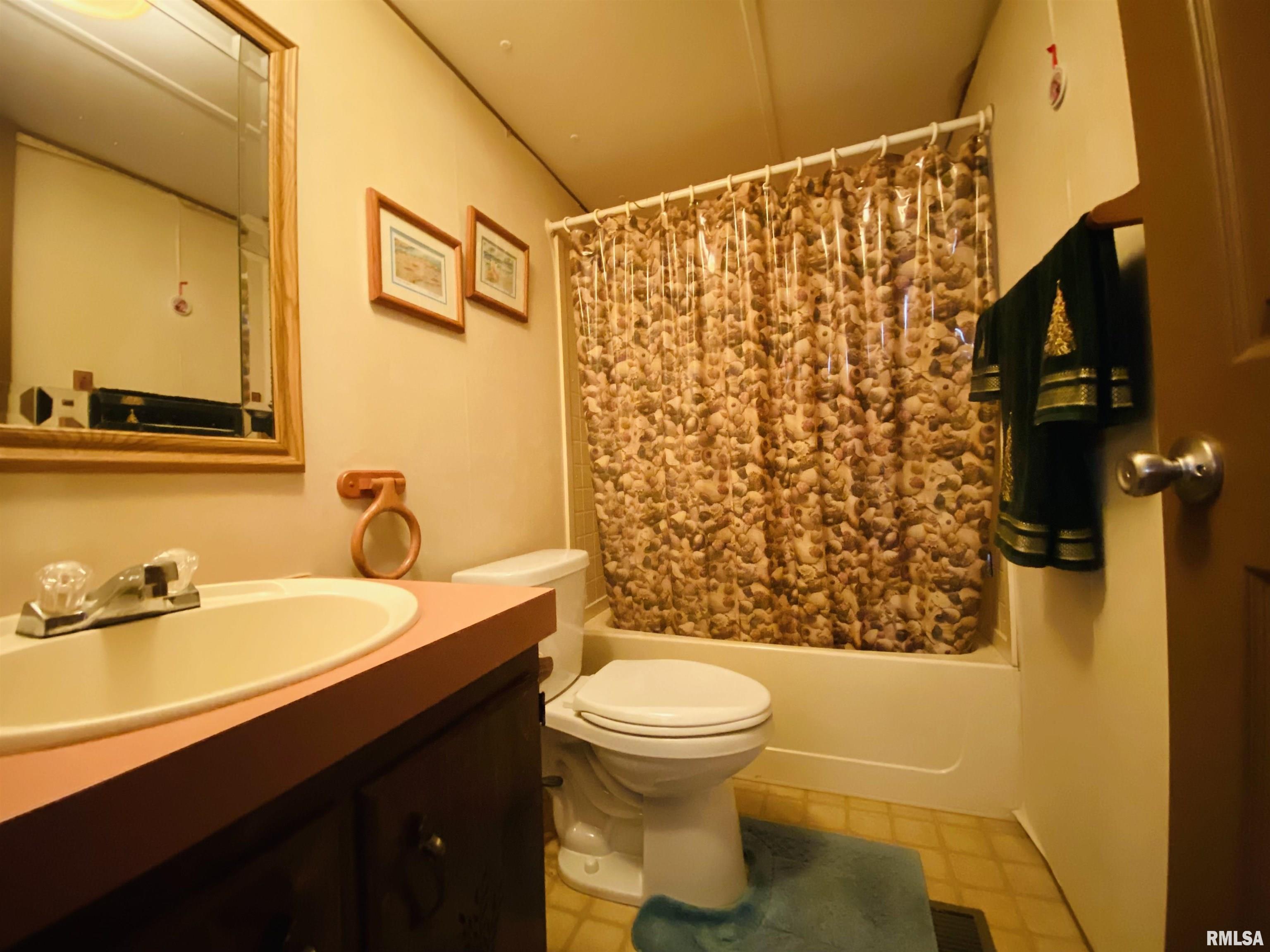 832 Dewey Street, Eldorado, Illinois image 18