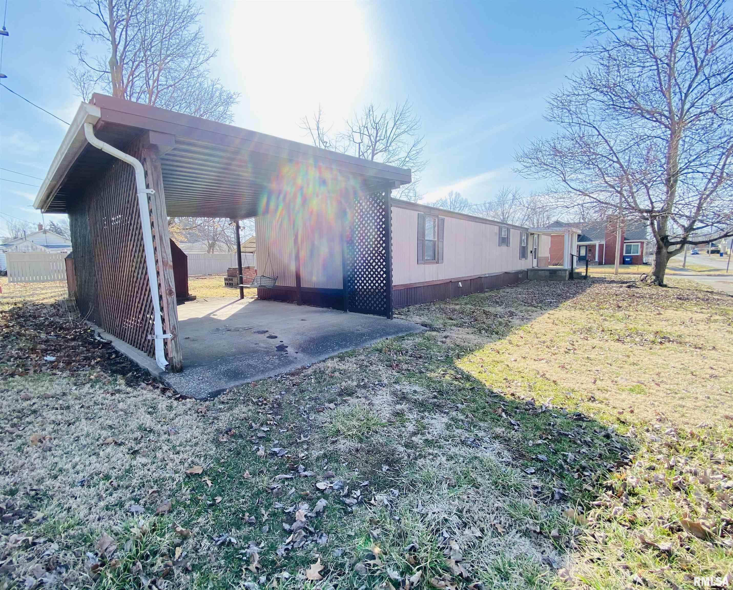 832 Dewey Street, Eldorado, Illinois image 2
