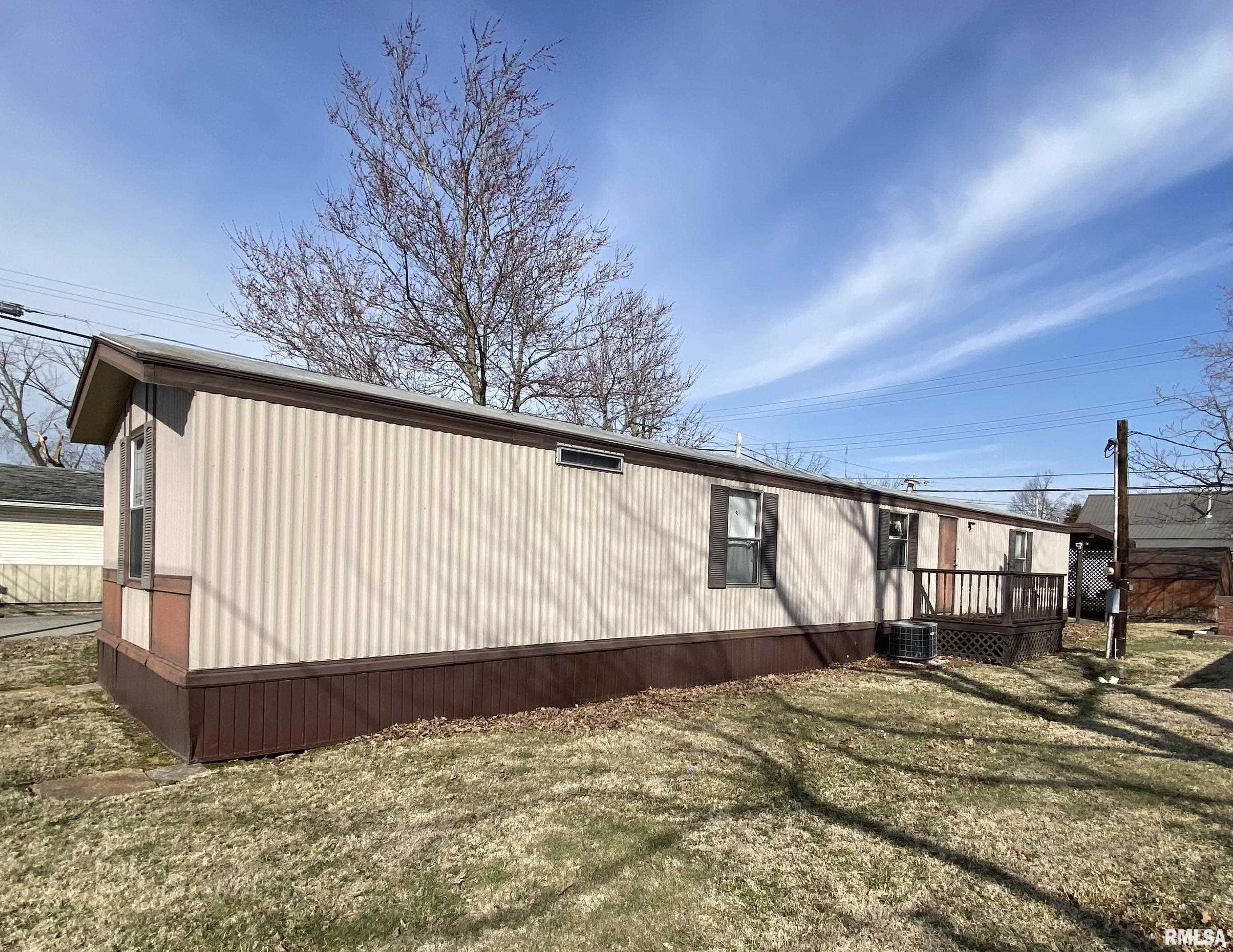 832 Dewey Street, Eldorado, Illinois image 3