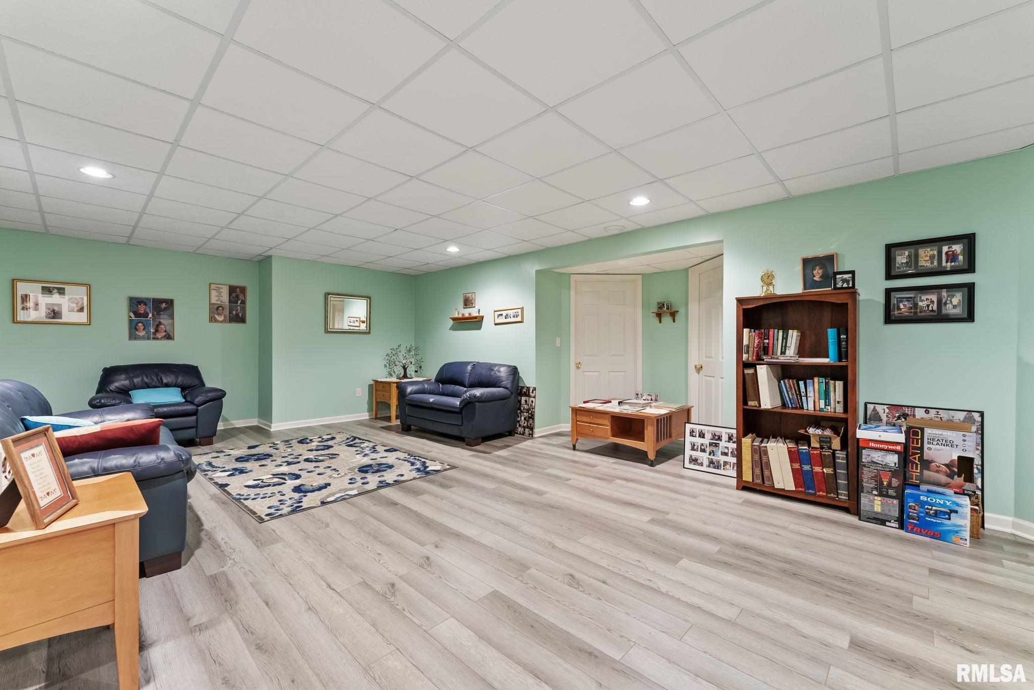 102 E Dolan Drive, Blue Grass, Iowa image 18