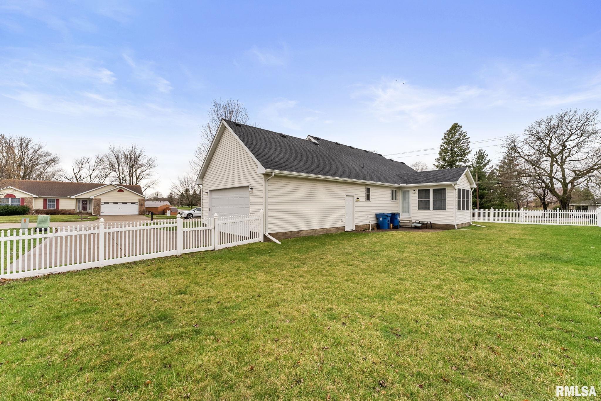 102 E Dolan Drive, Blue Grass, Iowa image 25