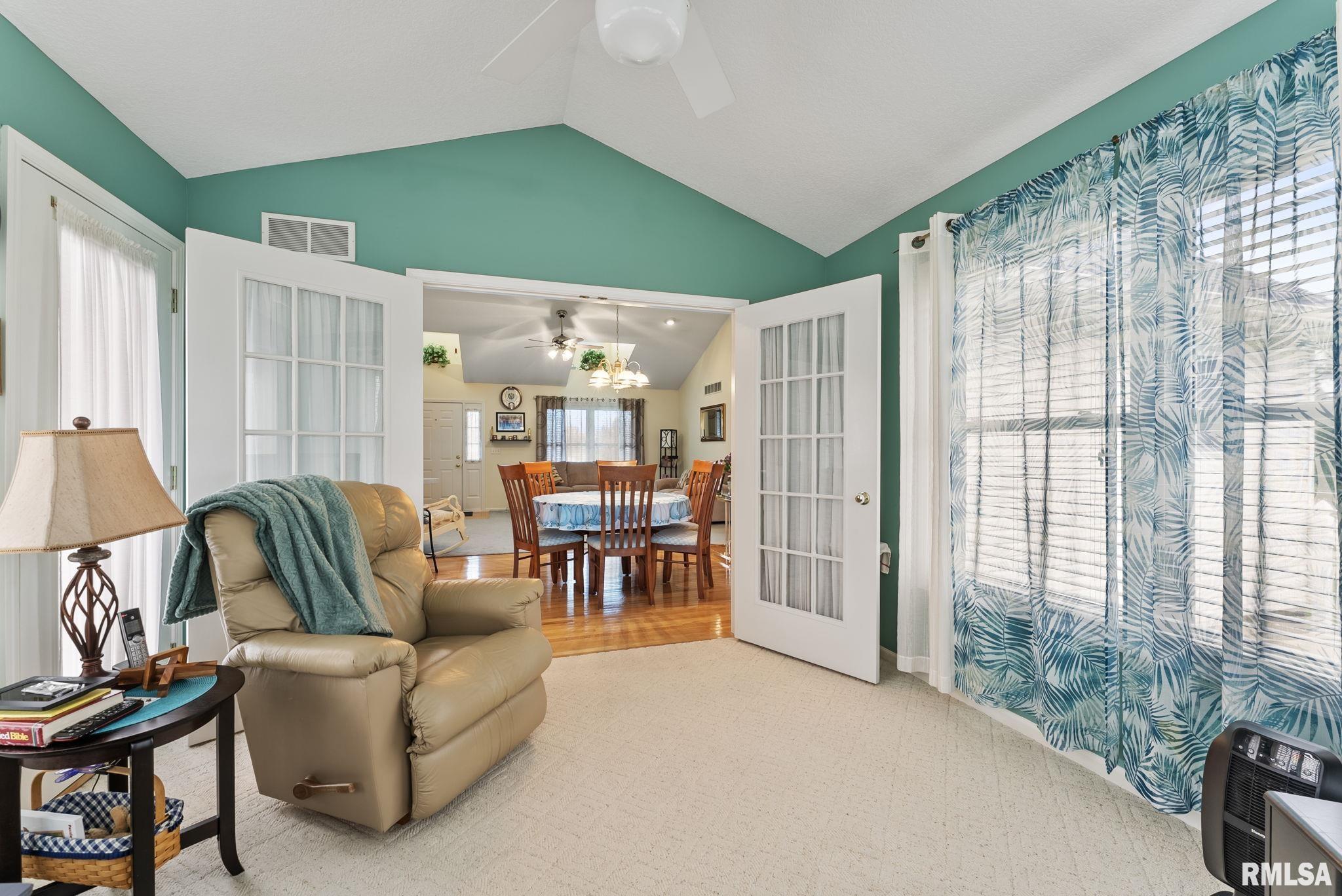 102 E Dolan Drive, Blue Grass, Iowa image 12