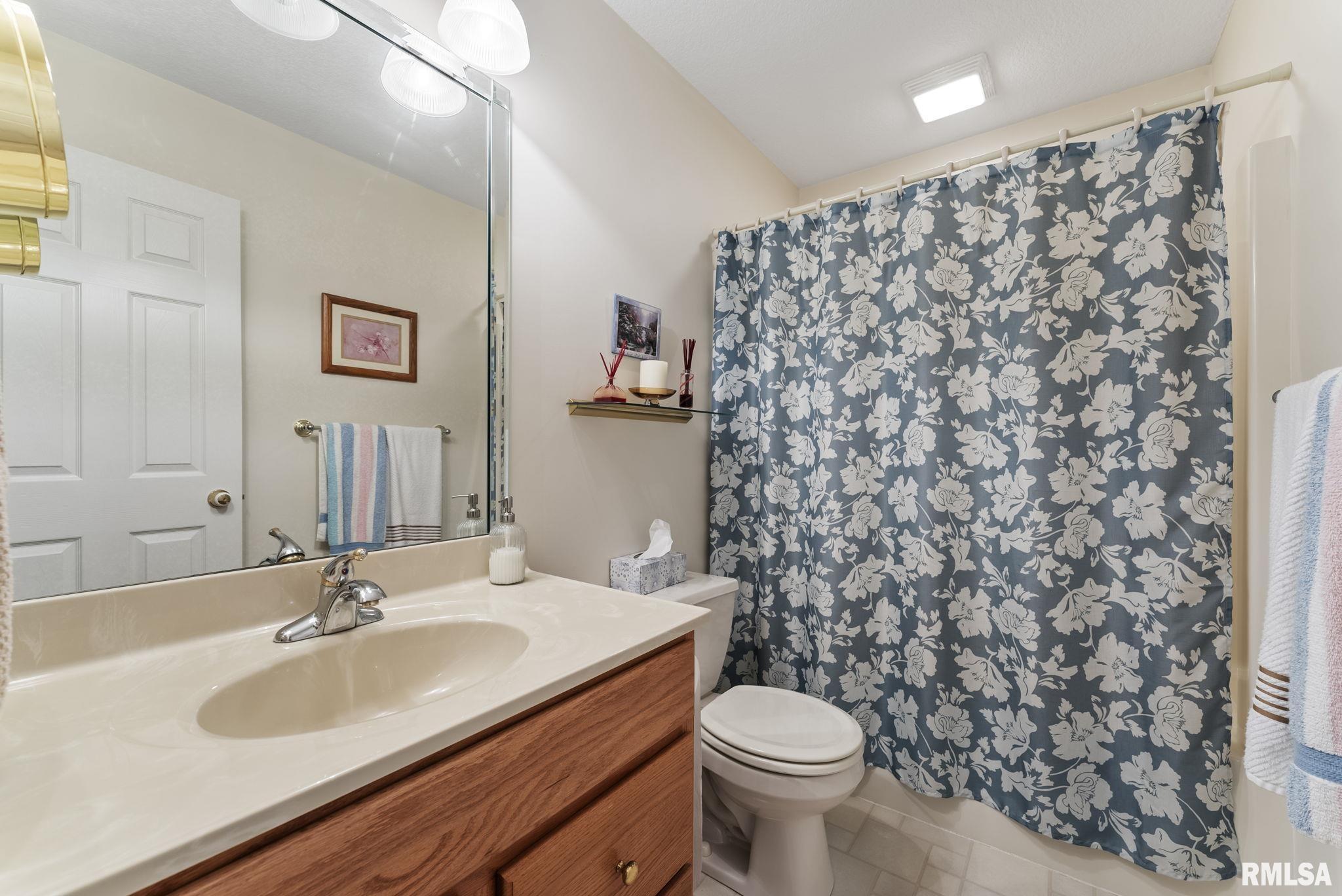 102 E Dolan Drive, Blue Grass, Iowa image 16