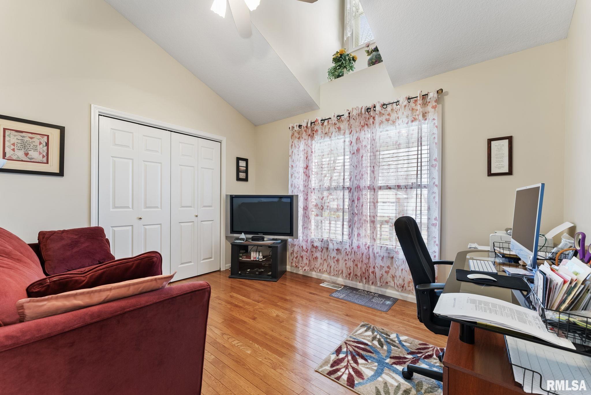 102 E Dolan Drive, Blue Grass, Iowa image 15