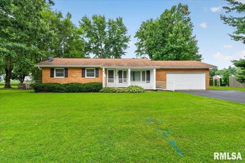 Homes For Sale - 1 Oakwood Lane<br/> Sangamon County, Auburn, IL 62615
