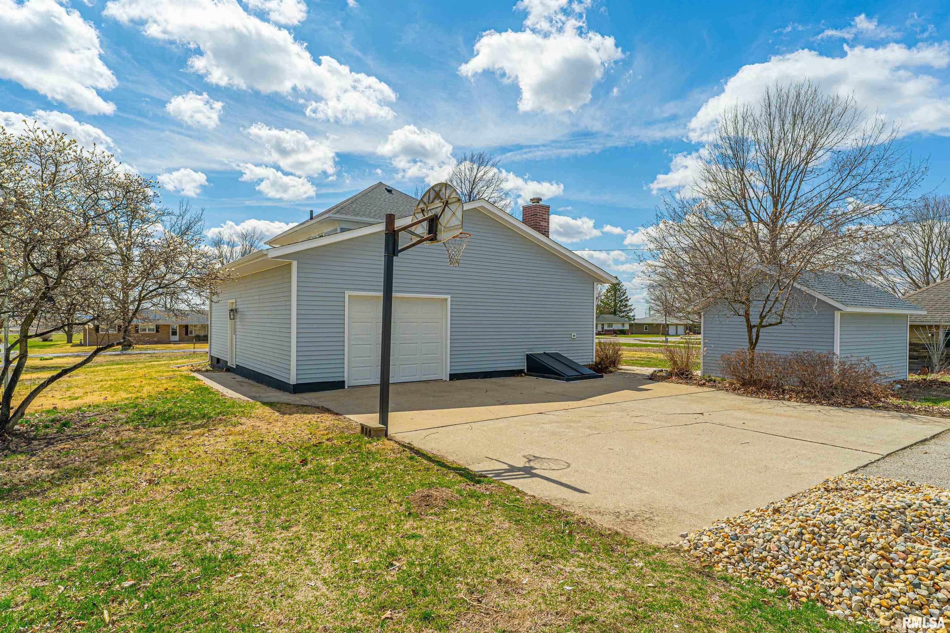 208 Olive Street, Emden, Illinois image 32