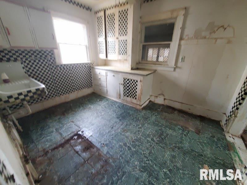 2327 7th Street, Rock Island, Illinois image 7