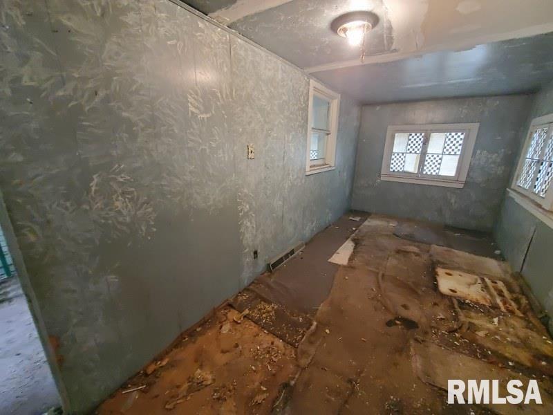2327 7th Street, Rock Island, Illinois image 9
