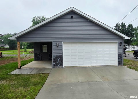 Homes For Sale - 215 E Vermont Street<br/> Williamson County, Carterville, IL 62918