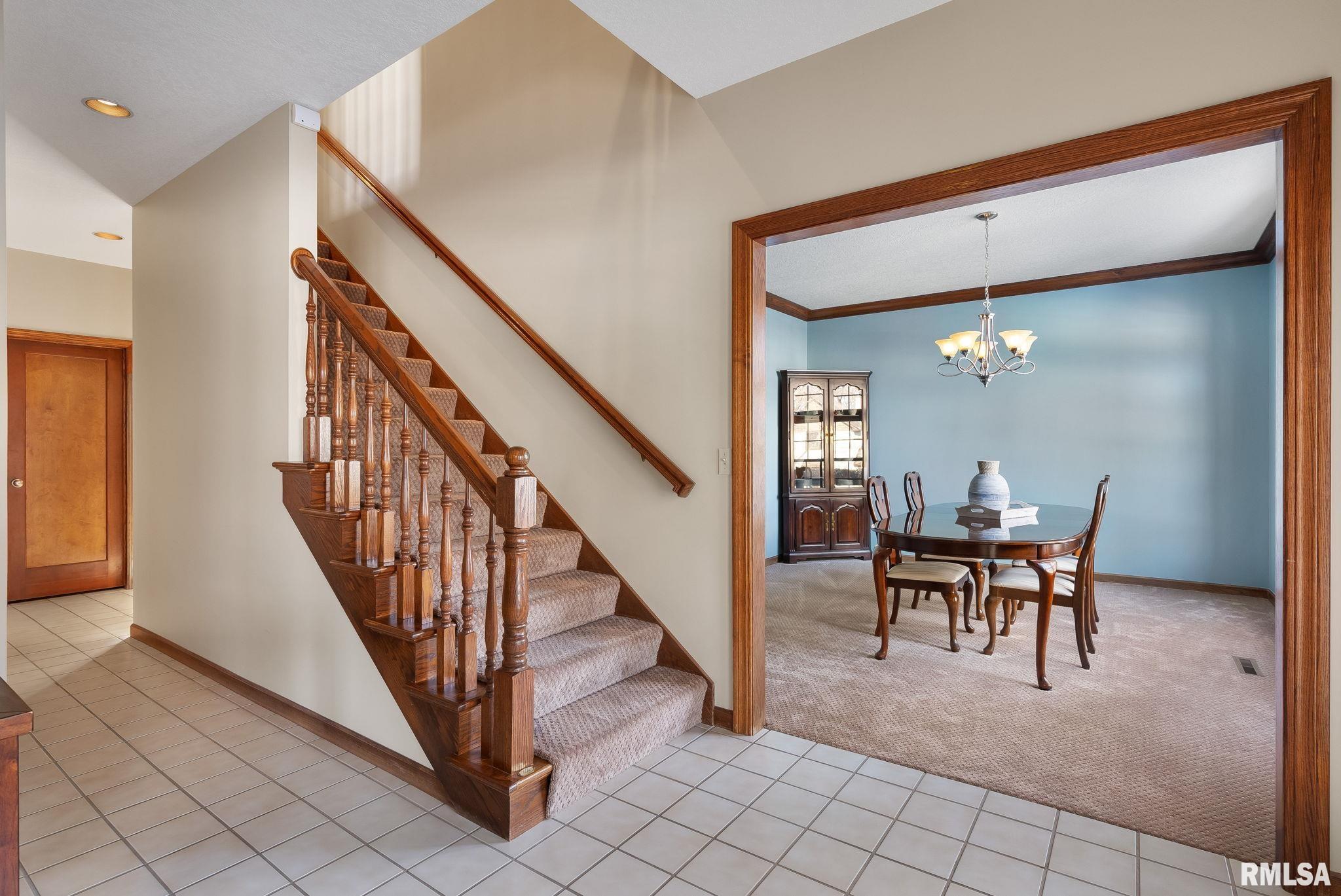 5445 Charter Oaks Drive, Bettendorf, Iowa image 3