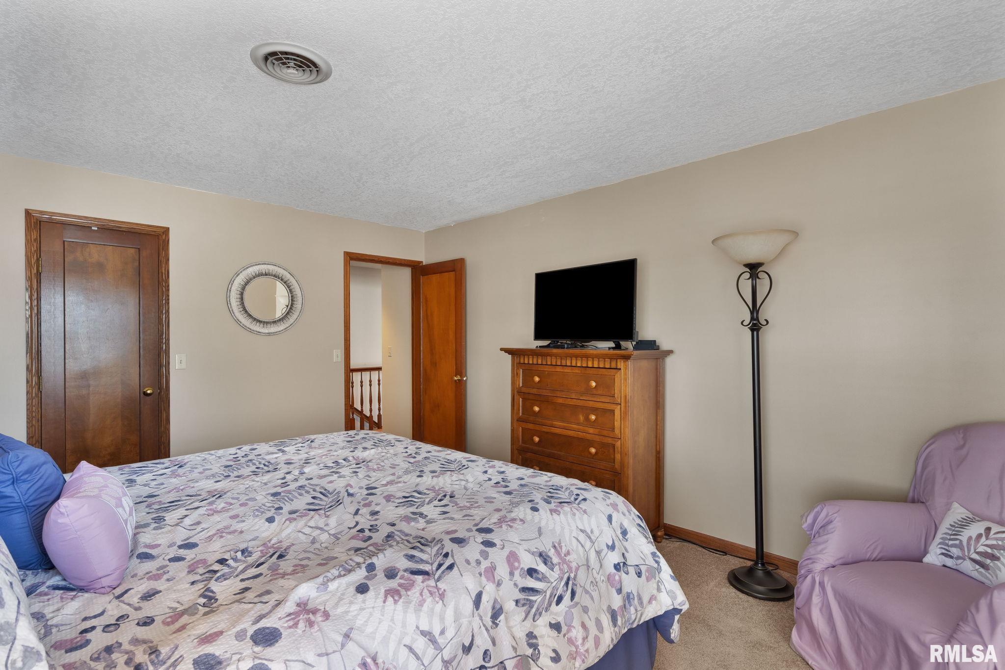 5445 Charter Oaks Drive, Bettendorf, Iowa image 33