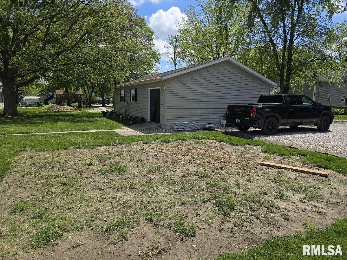 930 N 4th Street, Breese, Illinois image 9
