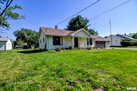 Homes For Sale - 215 W Boyd Street<br/> Christian County, Taylorville, IL 62568