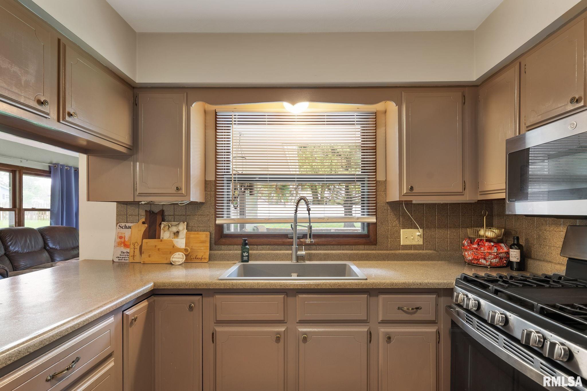 16085 Greenland Drive, Morrison, Illinois image 10