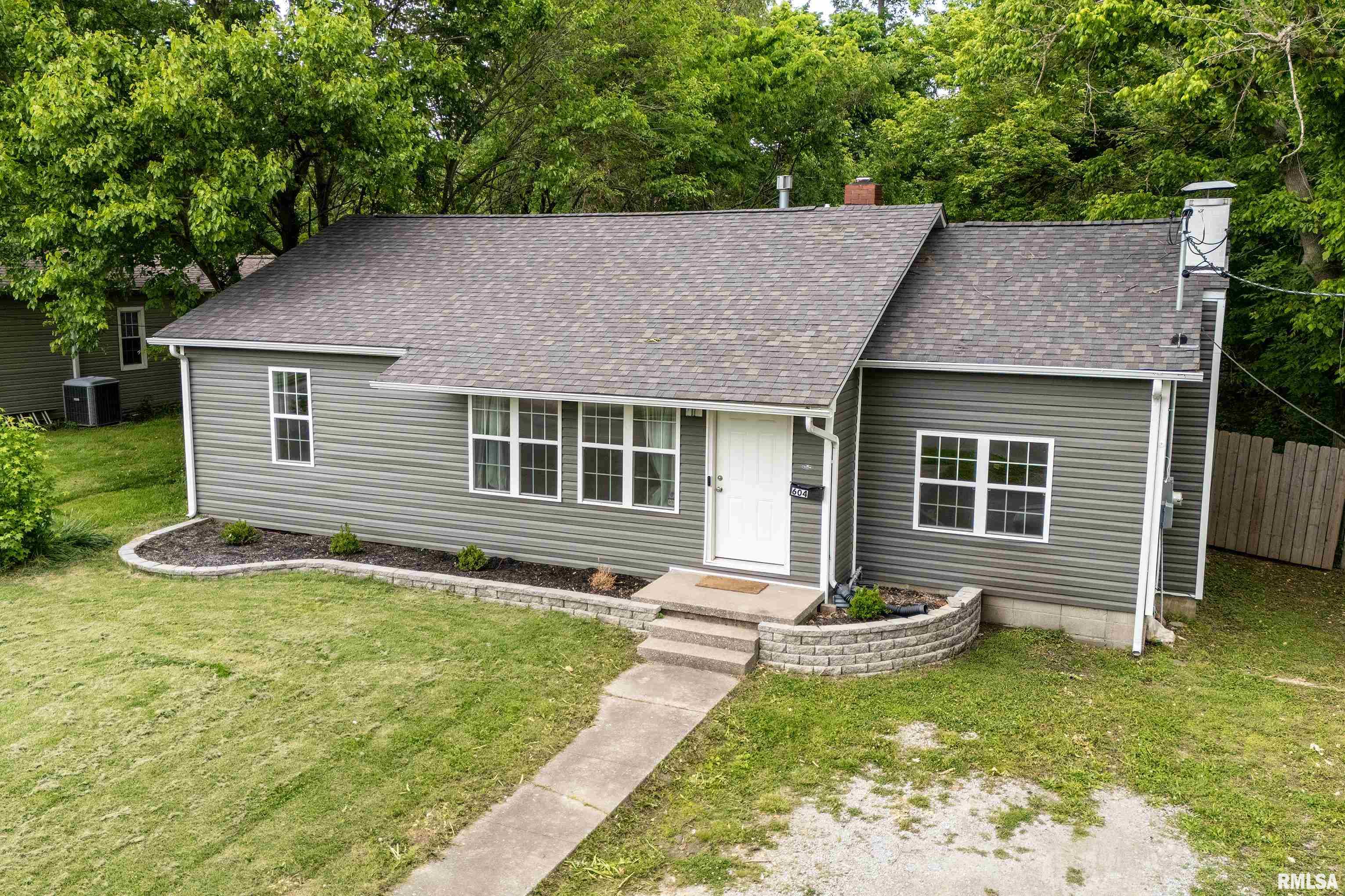 604 W Grand Avenue, Carterville, Illinois image 2