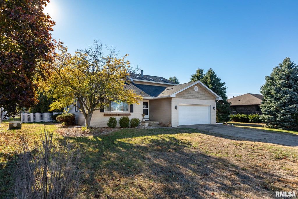 Photo of 1604 EL CAMINO Drive, Pekin, IL 61554 (MLS # PA1262094)