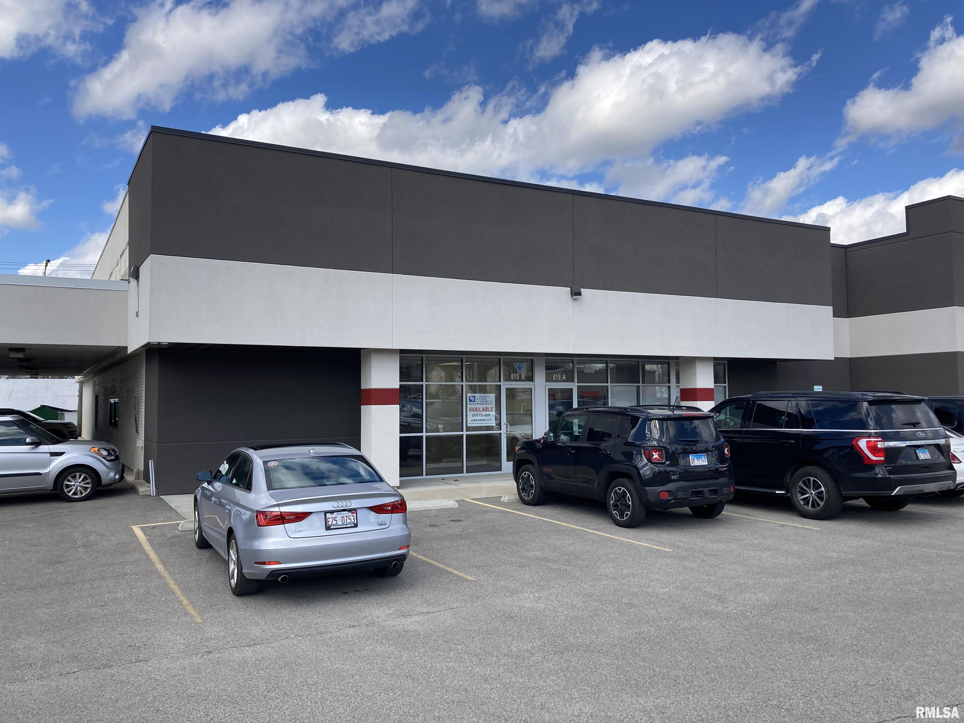 Photo 1 of 21 — 615 W JEFFERSON Street A, Springfield, IL 62702