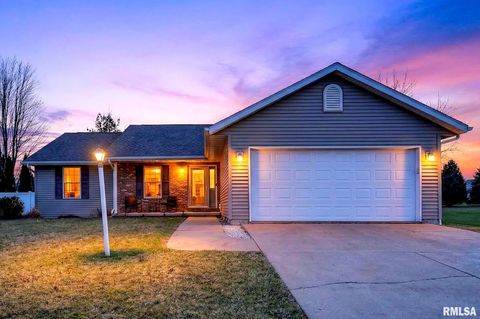 Homes For Sale - 102 Wildflower Avenue<br/> Metamora, IL 61548