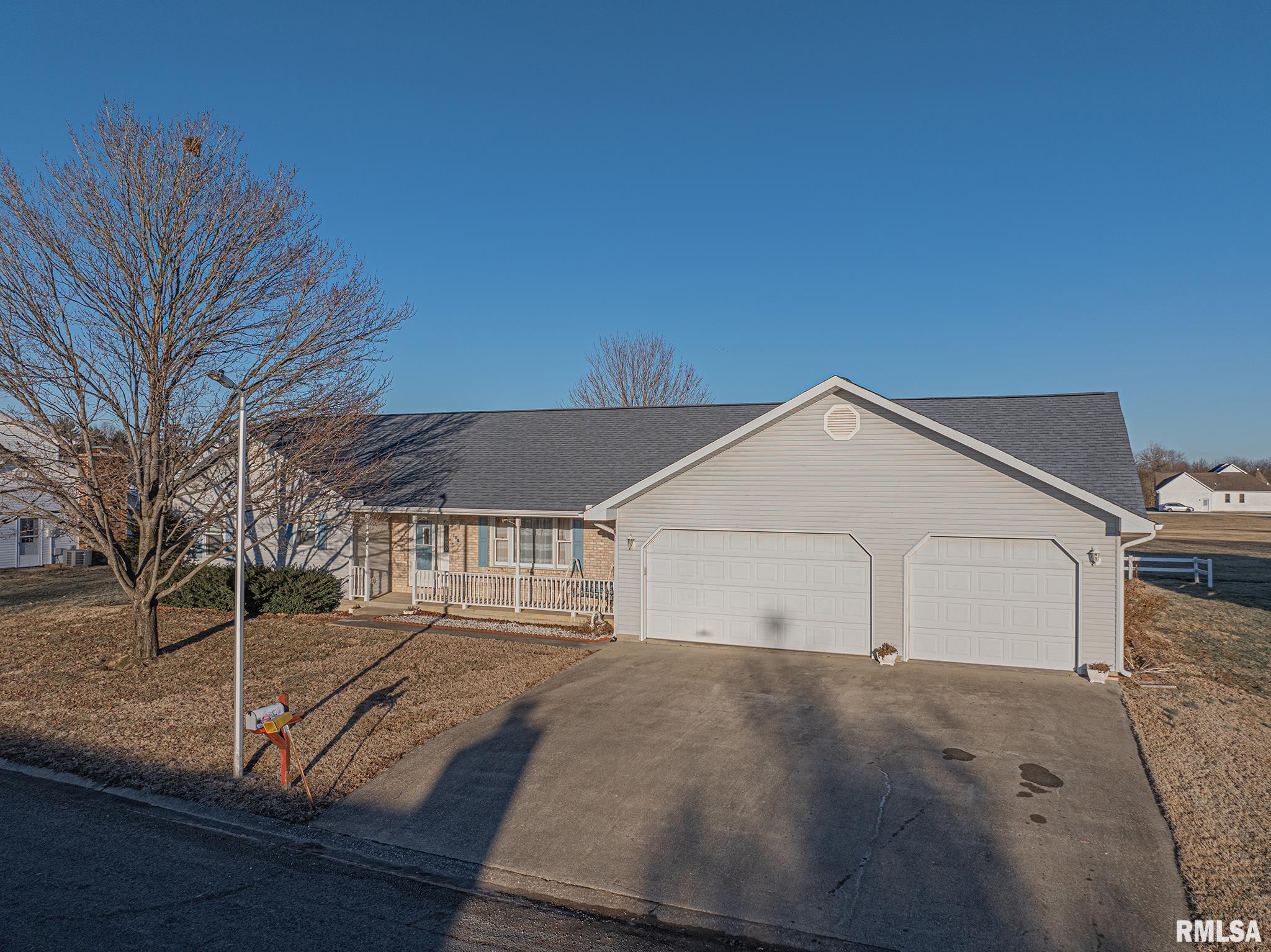 134 Country Club Estates Street, Salem, Illinois image 2