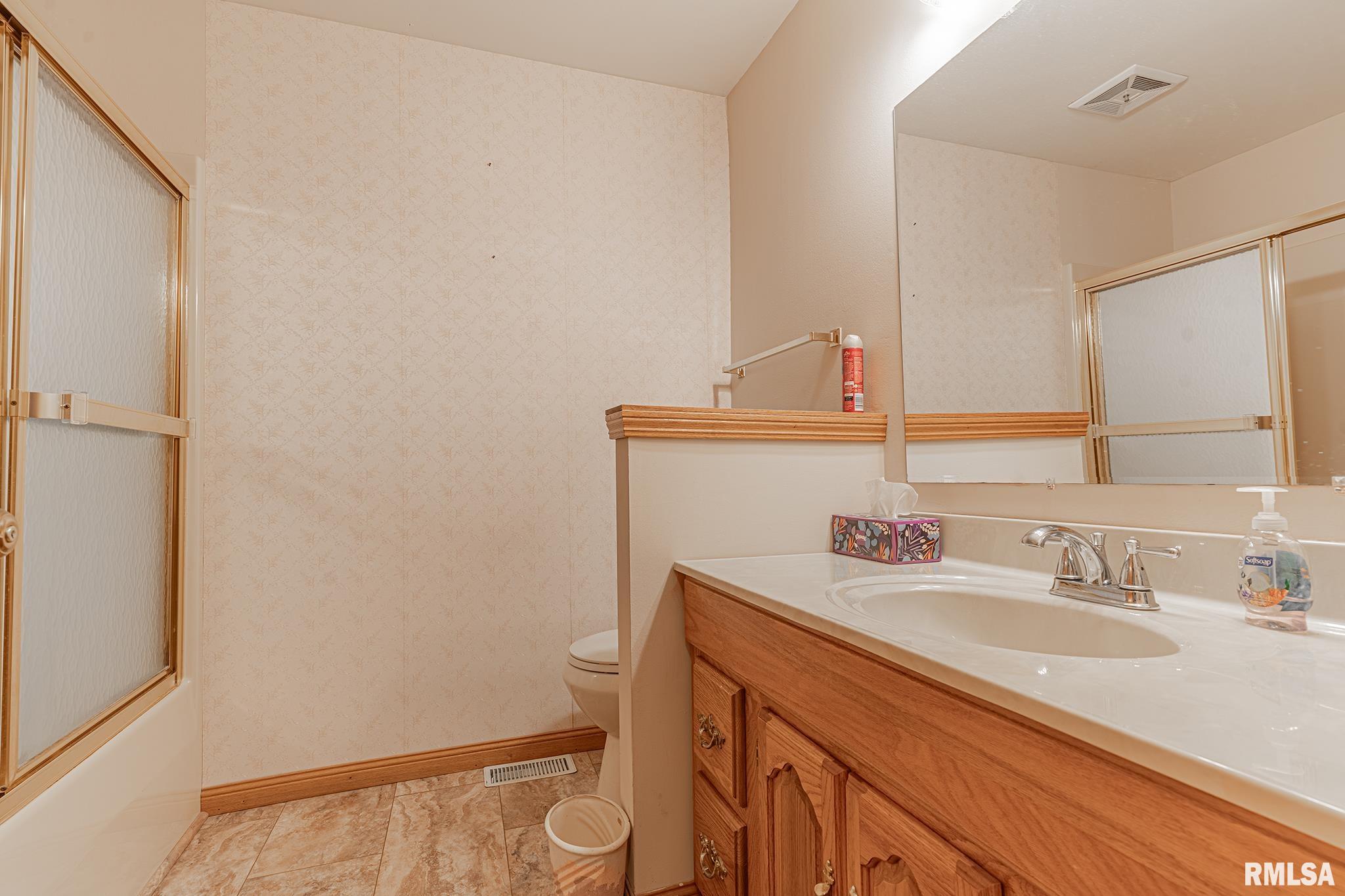 134 Country Club Estates Street, Salem, Illinois image 18