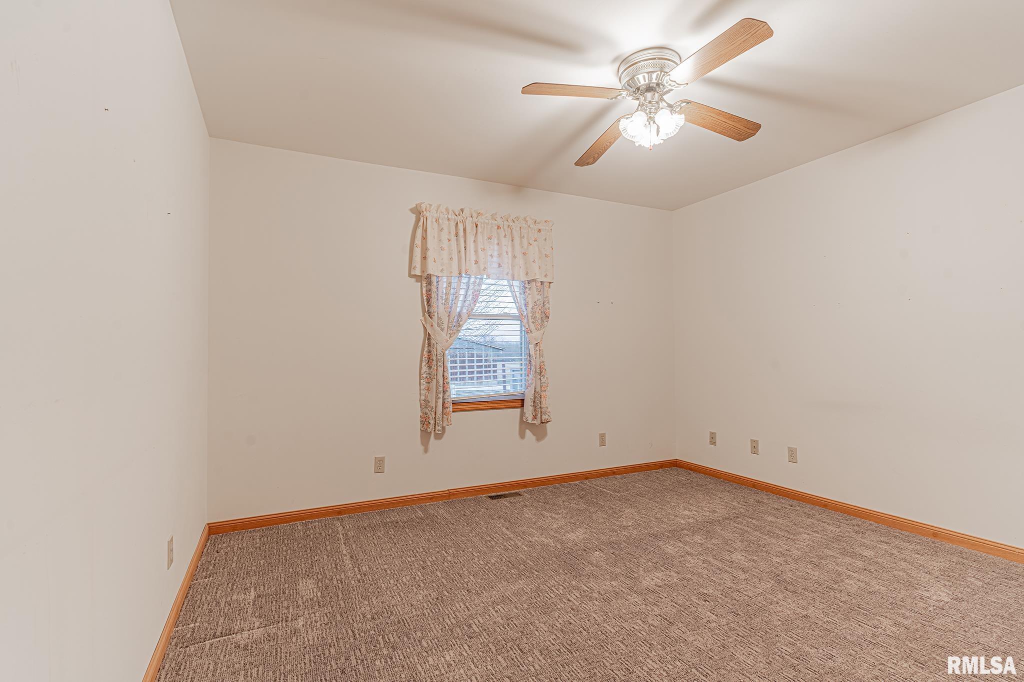 134 Country Club Estates Street, Salem, Illinois image 19