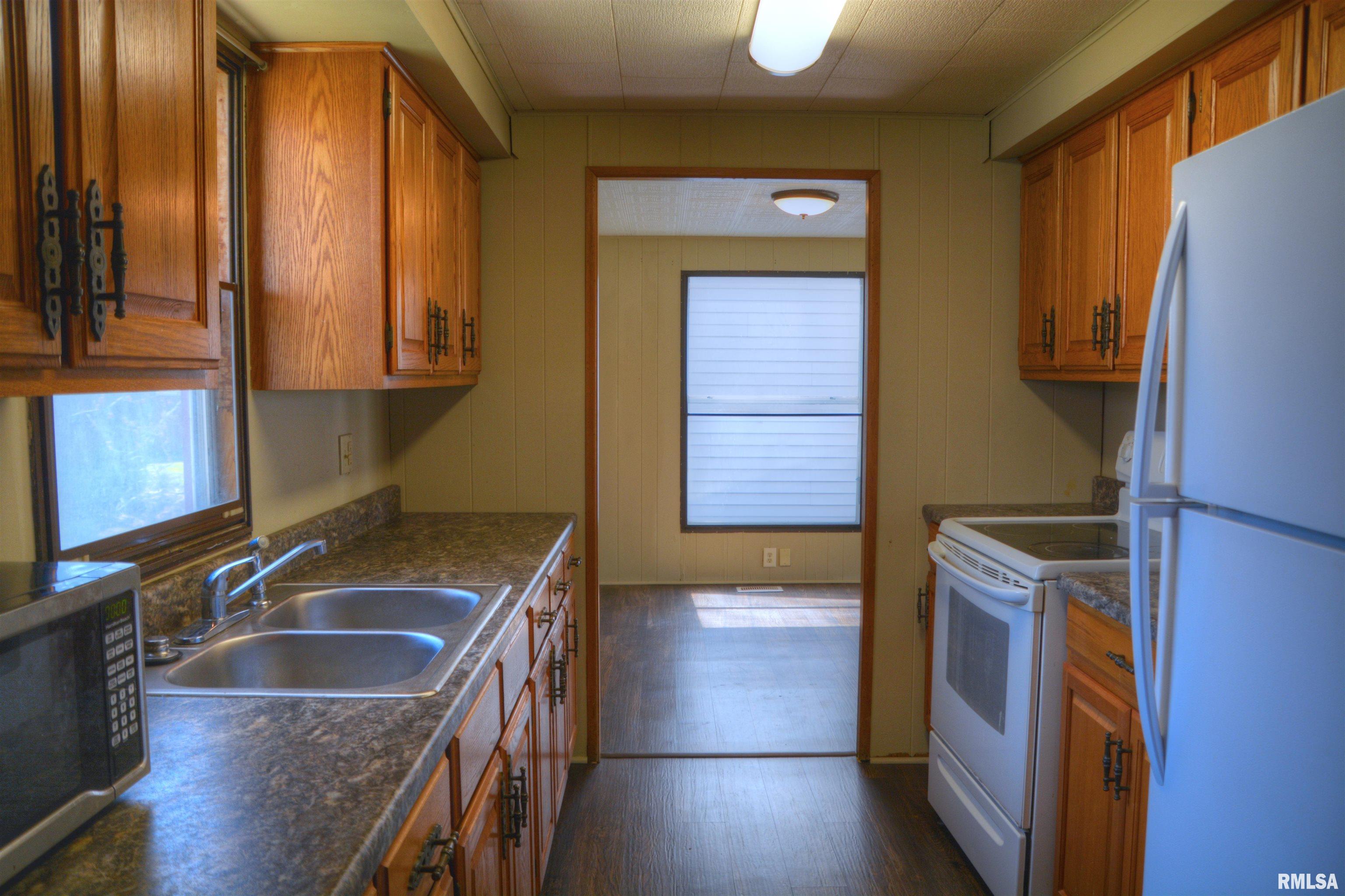 407 S Ward Street, Macomb, Illinois image 11