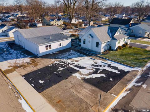 Homes For Sale - 710 N Jefferson Street<br/> Logan County, Lincoln, IL 62656