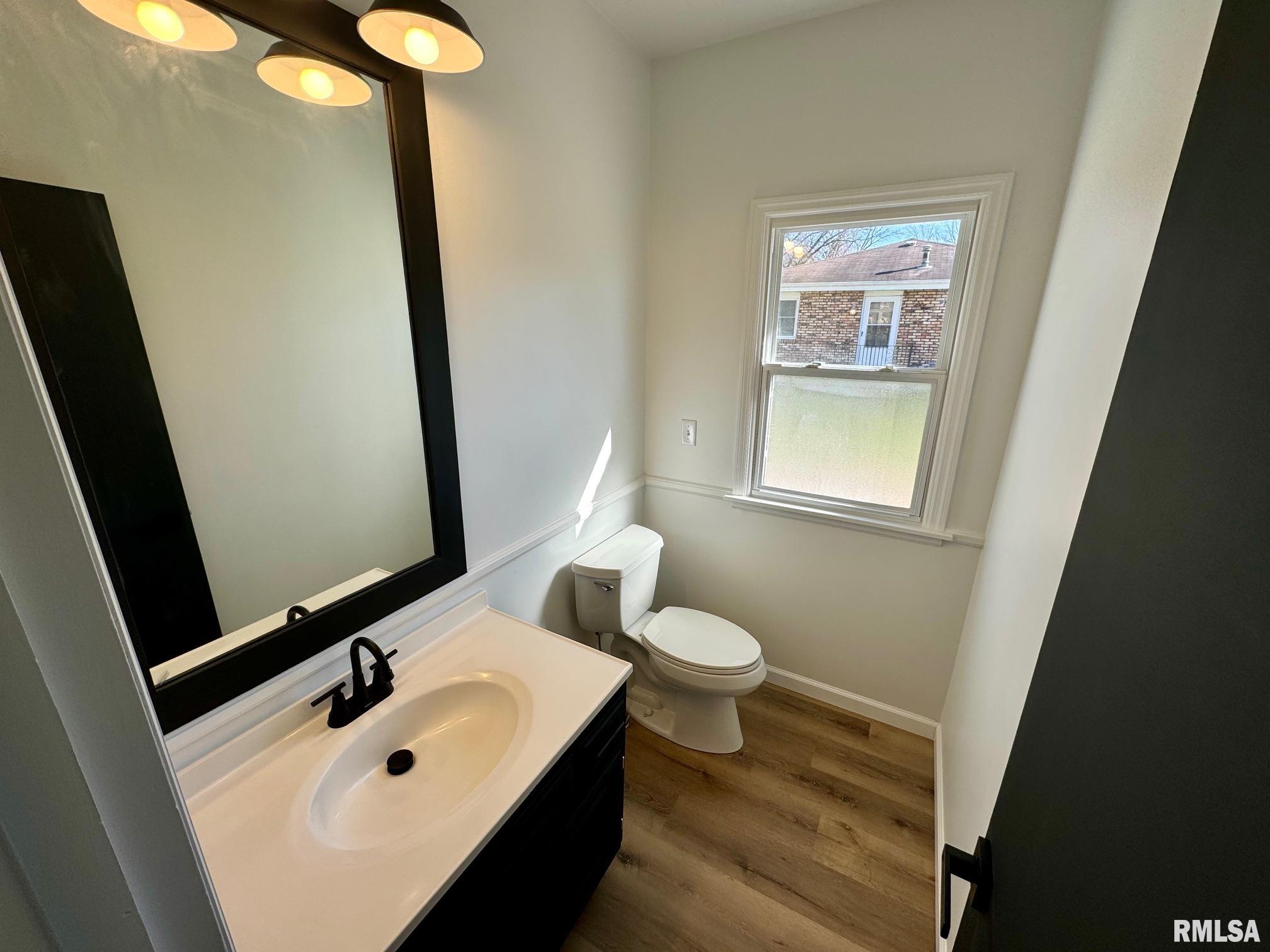 101 S Elm Street, Stonington, Illinois image 3