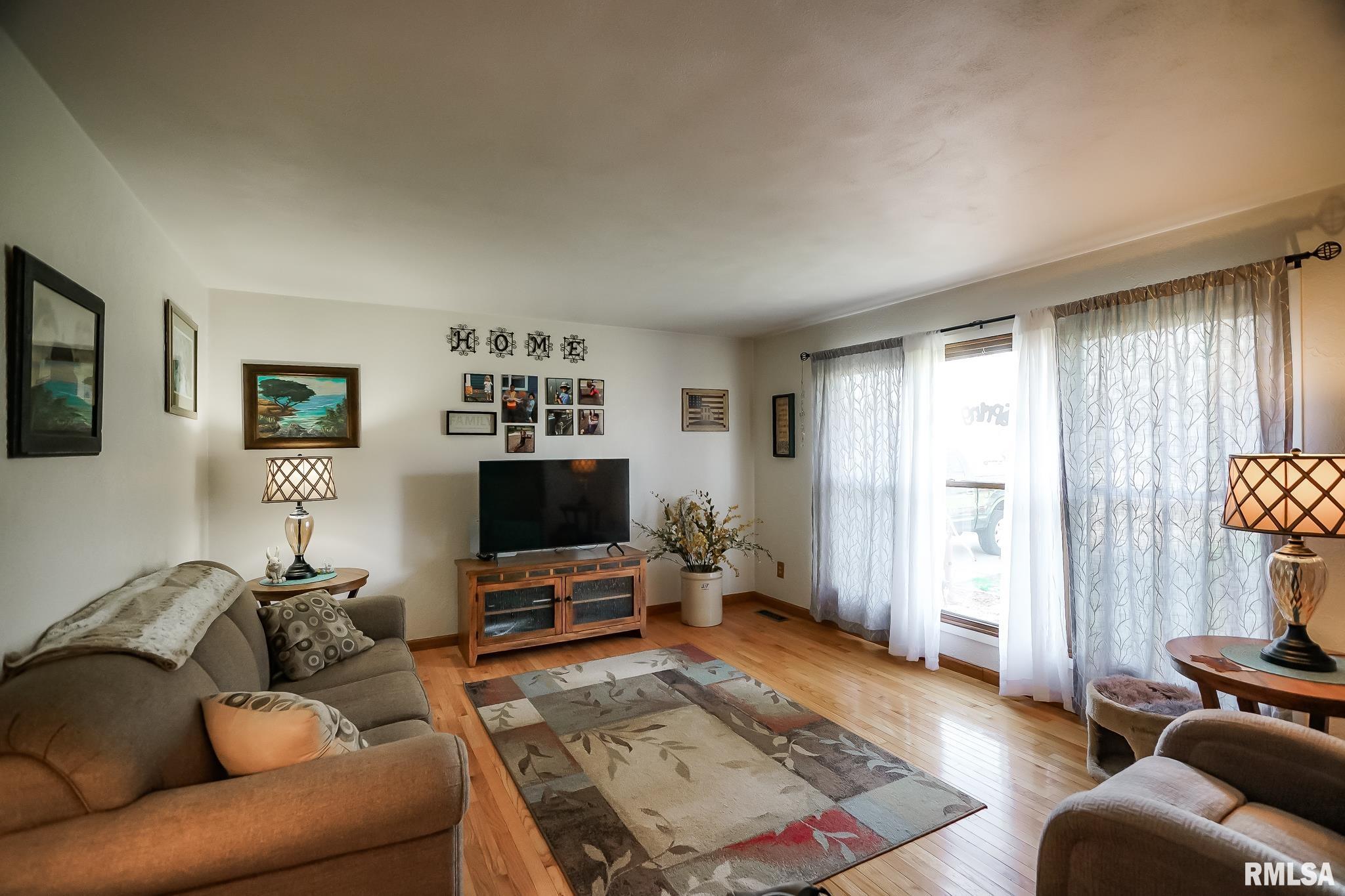 7449 Myrtle Street, Manito, Illinois image 3