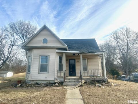 Homes For Sale - 1040 N Church Street<br/> Jacksonville, IL 62650