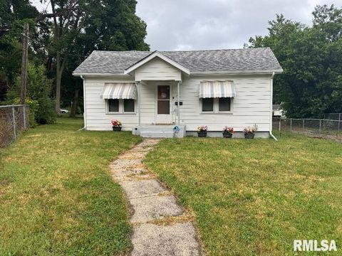 Homes For Sale - 610 SW Camblin Avenue<br/> Peoria, IL 61603