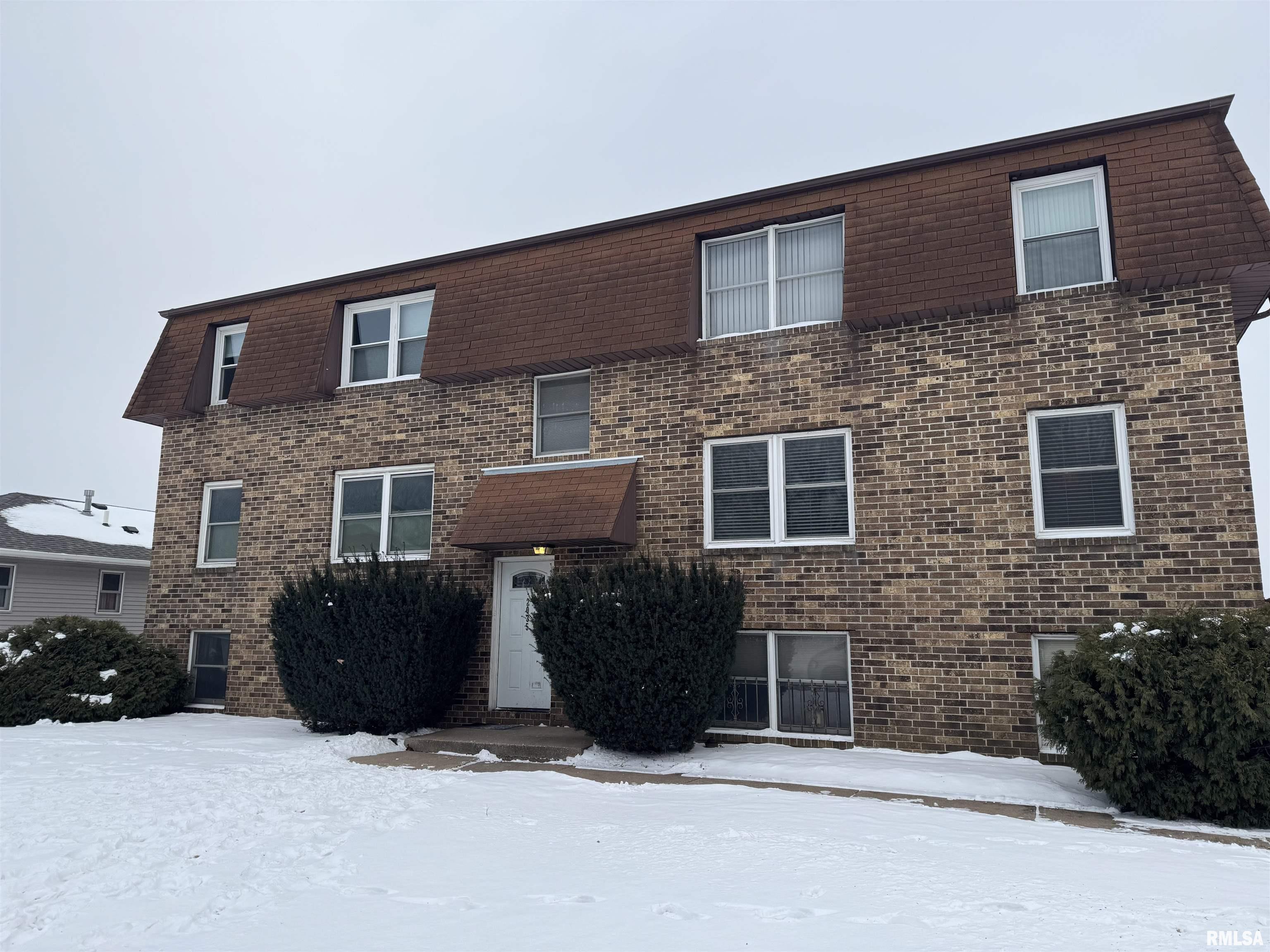 2035 E 38th Place, Davenport, Iowa image 1