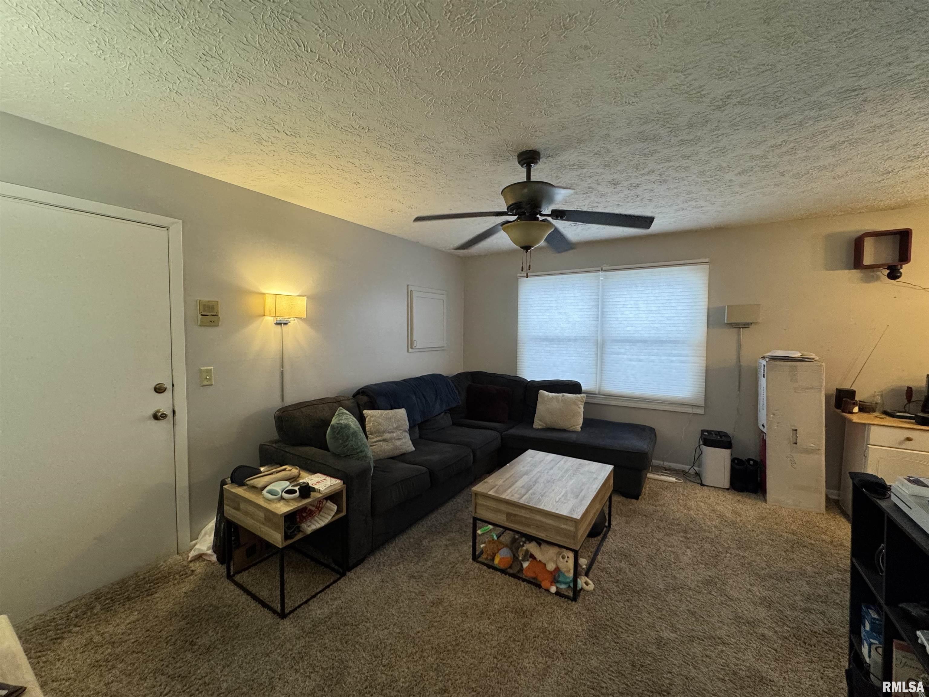 2035 E 38th Place, Davenport, Iowa image 2