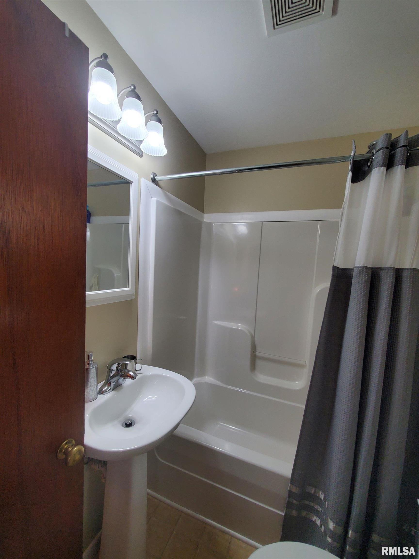 710 N Billy Bryan Street, Carbondale, Illinois image 11