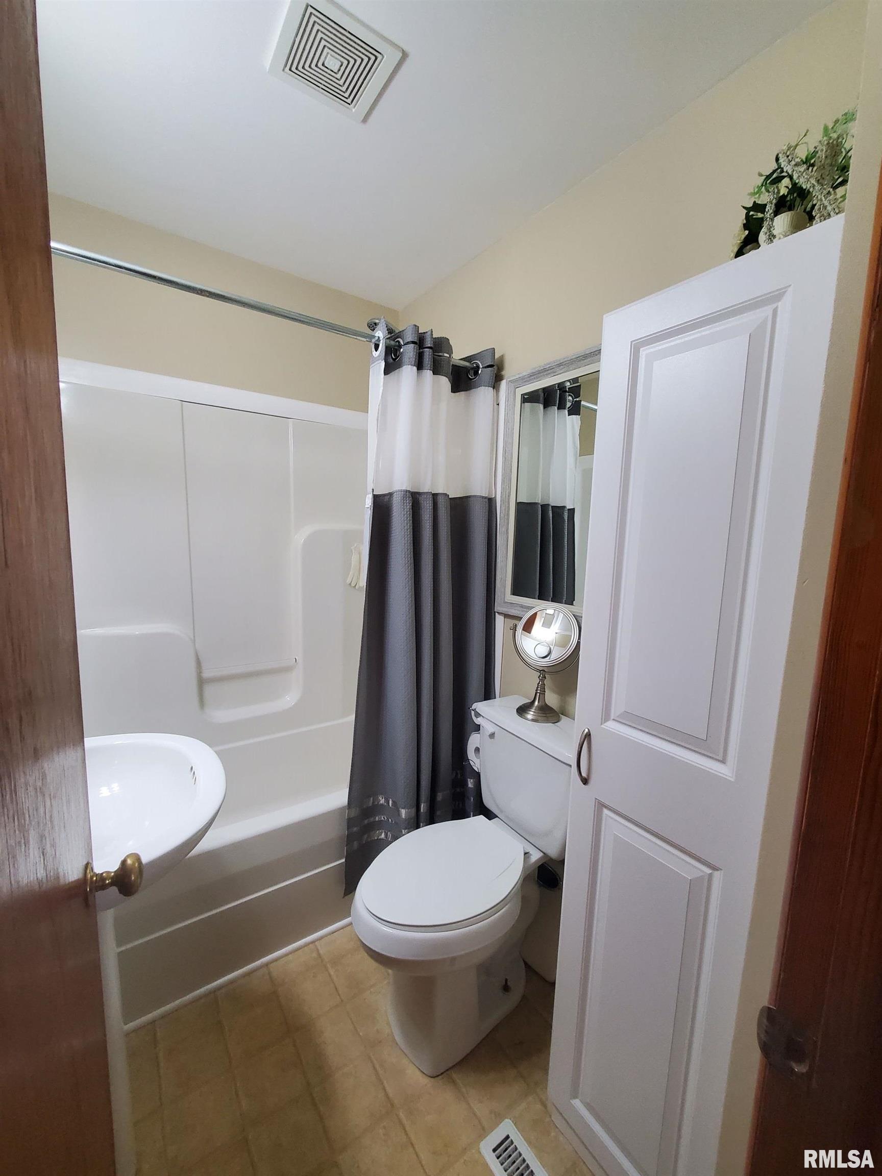 710 N Billy Bryan Street, Carbondale, Illinois image 12