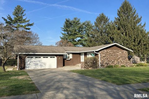 Homes For Sale - 403 Locust Street<br/> Jacksonville, IL 62650