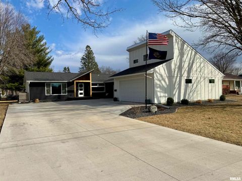 Homes For Sale - 1695 Jefferson Street<br/> Knox County, Galesburg, IL 61401