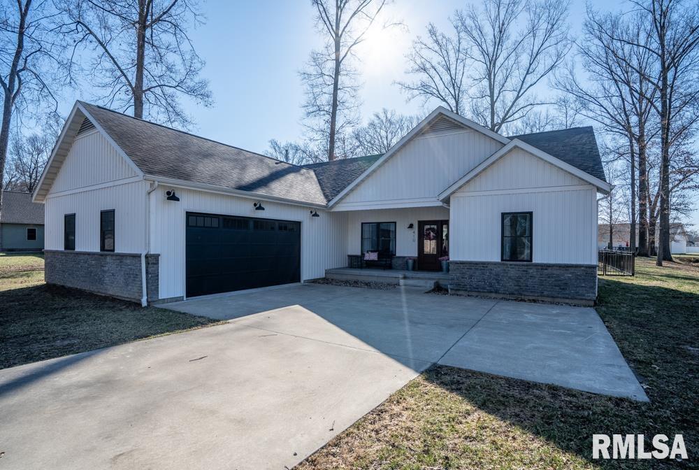 410 Margaret Drive, Herrin, Illinois image 2