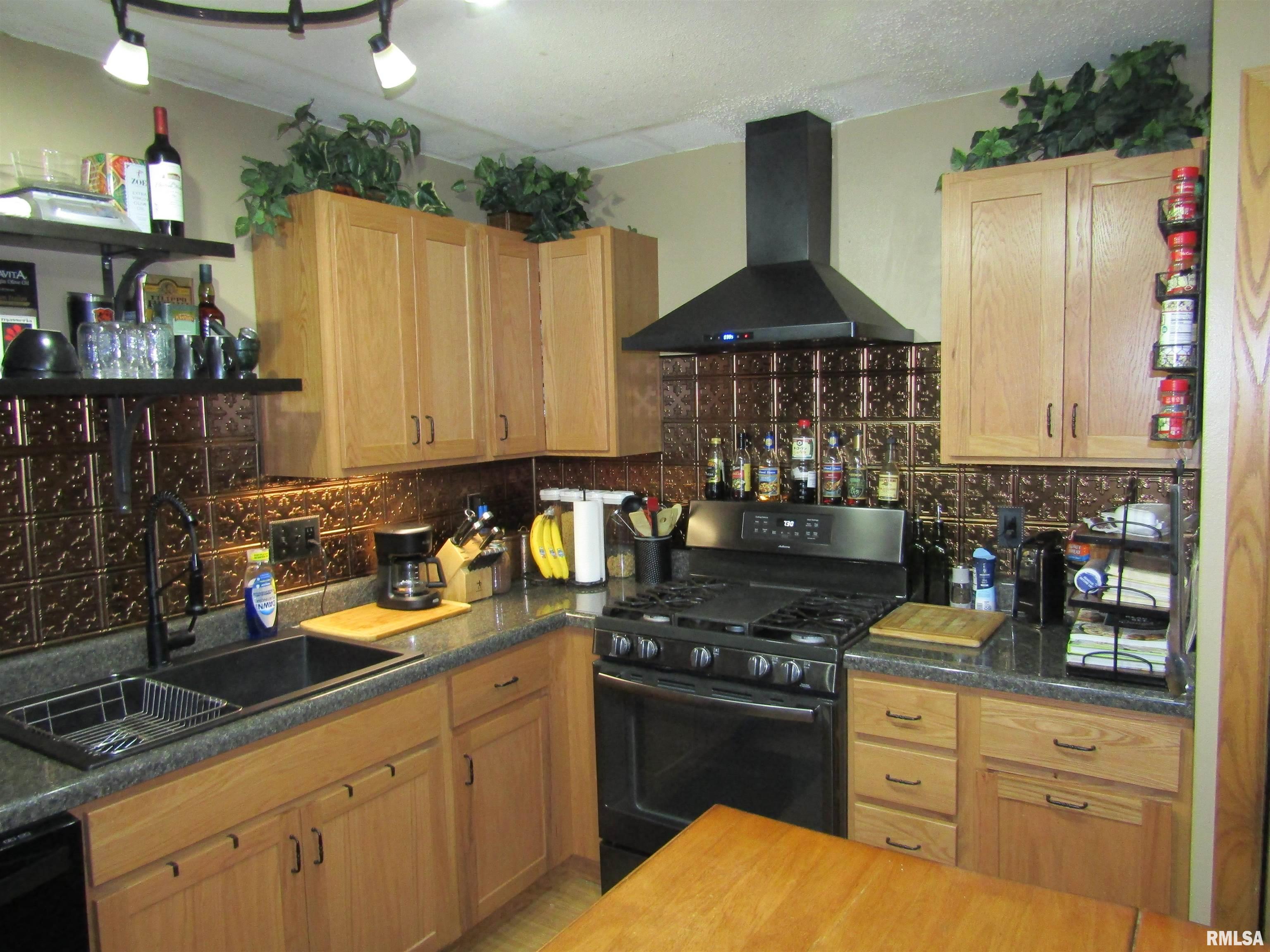 103 N Illinois Street, Lewistown, Illinois image 11