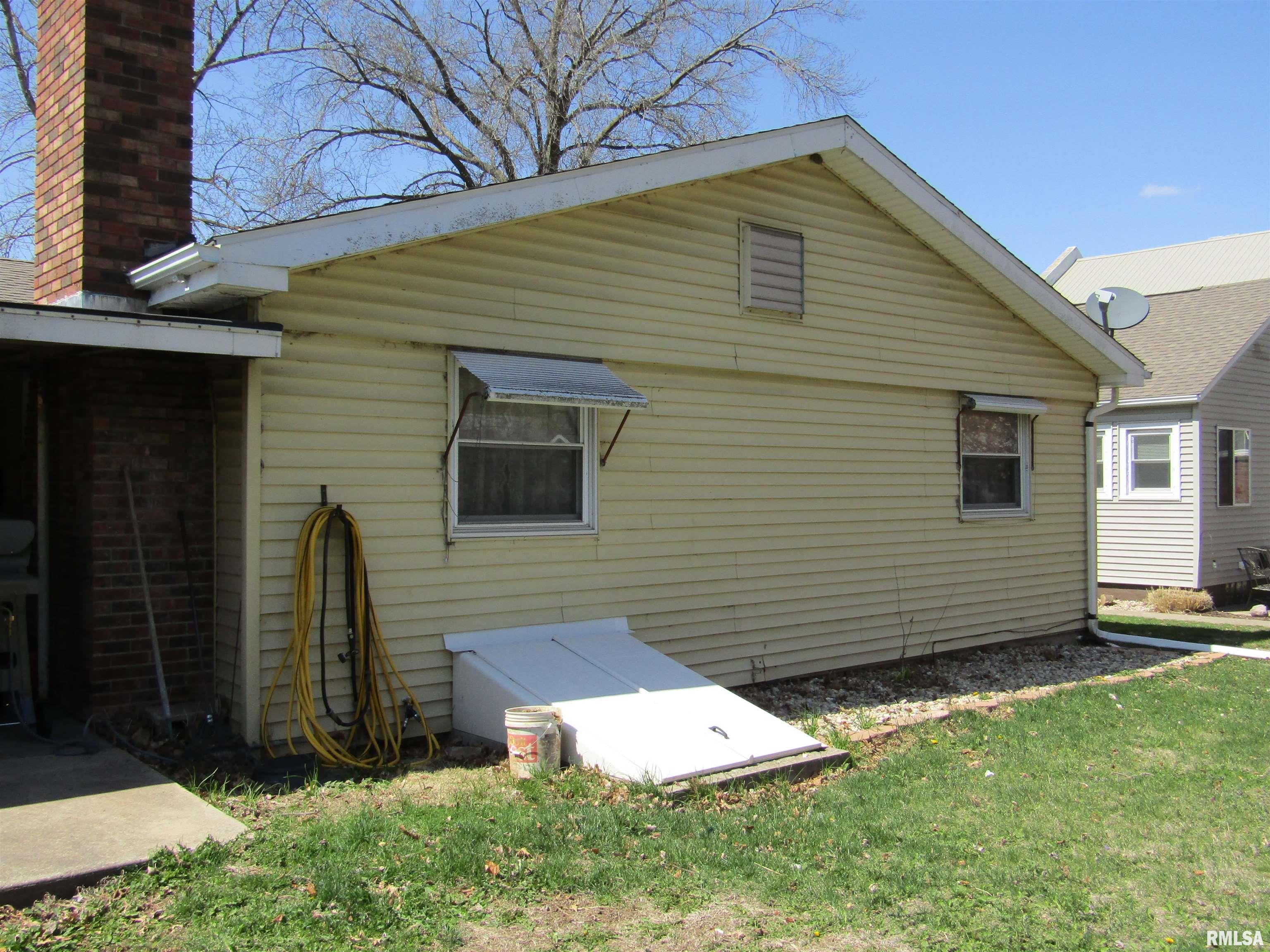 103 N Illinois Street, Lewistown, Illinois image 7