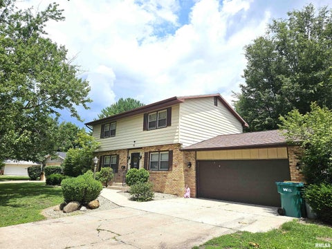 Homes For Sale - 1047 Woodbine Circle East<br/> Galesburg, IL 61401