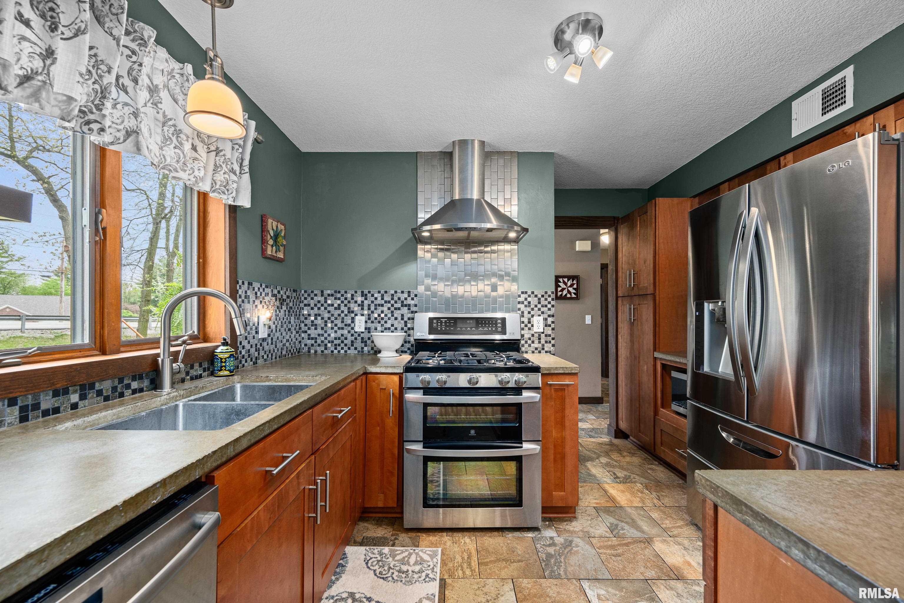 703 1st Street, Coal Valley, Illinois image 7