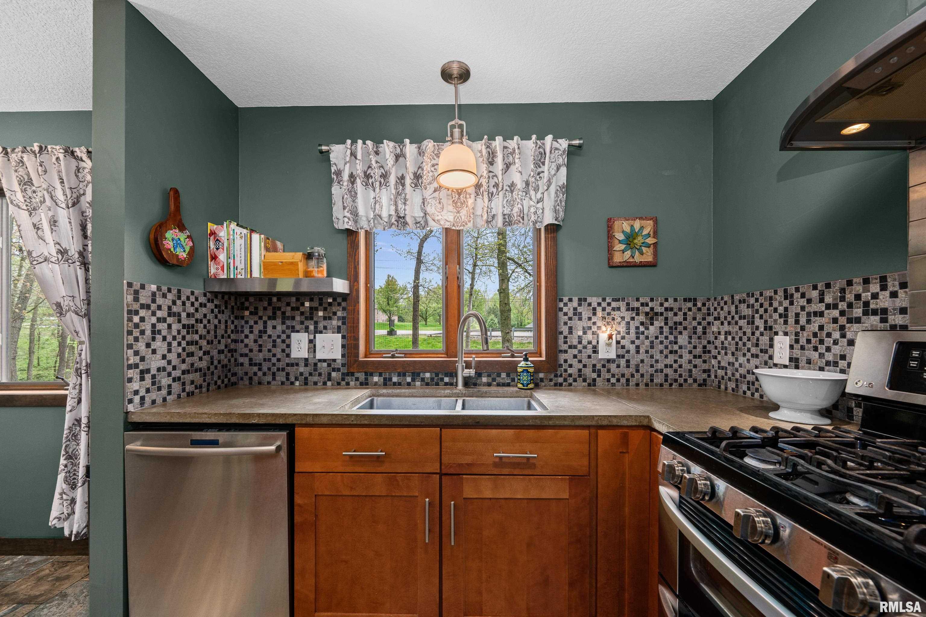 703 1st Street, Coal Valley, Illinois image 8