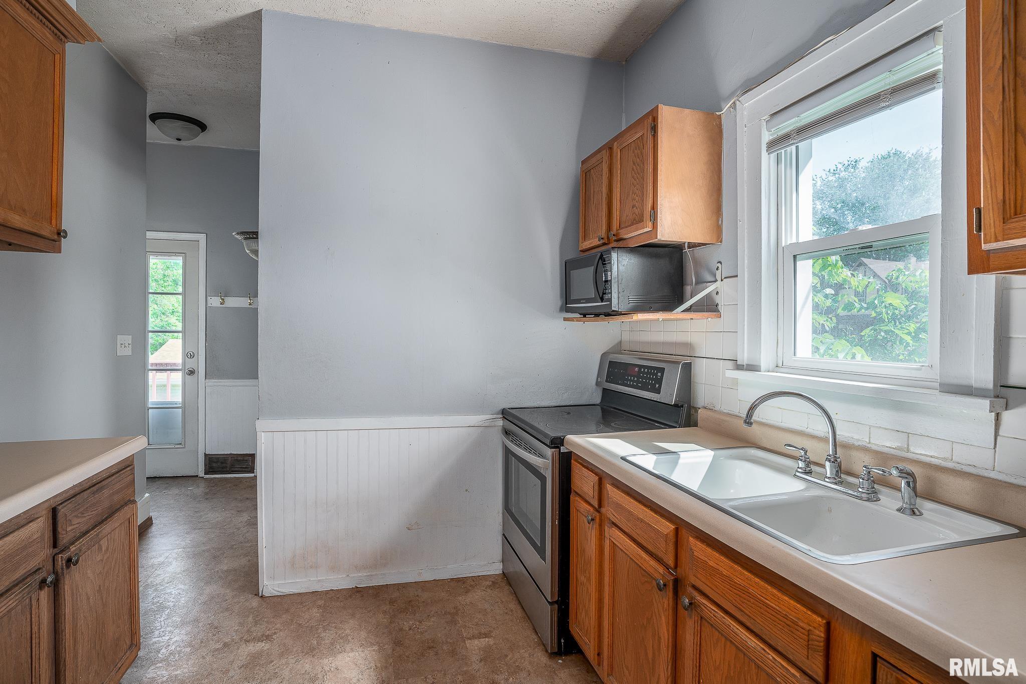 2721 11th Avenue B, Moline, Illinois image 5