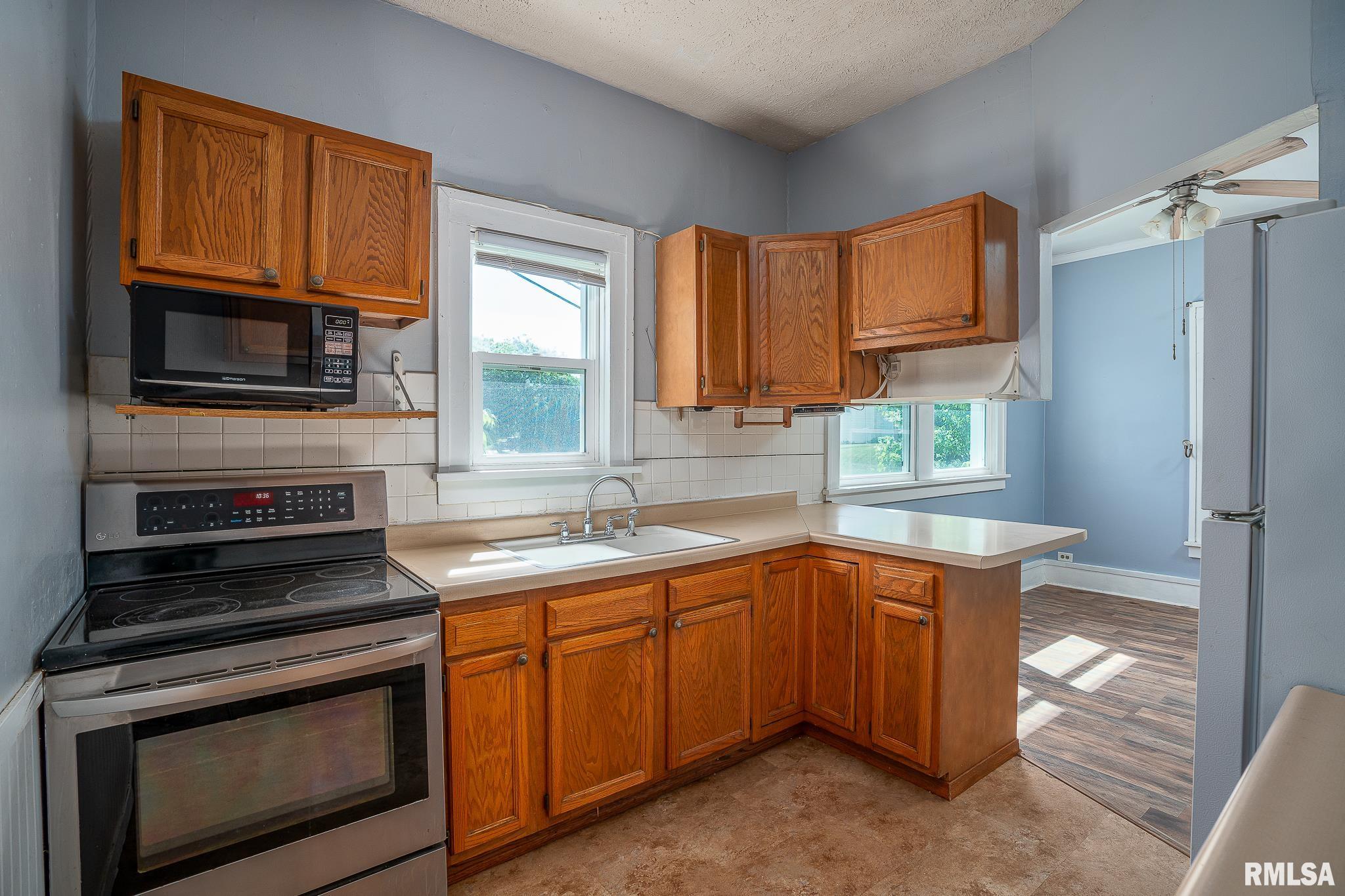 2721 11th Avenue B, Moline, Illinois image 4