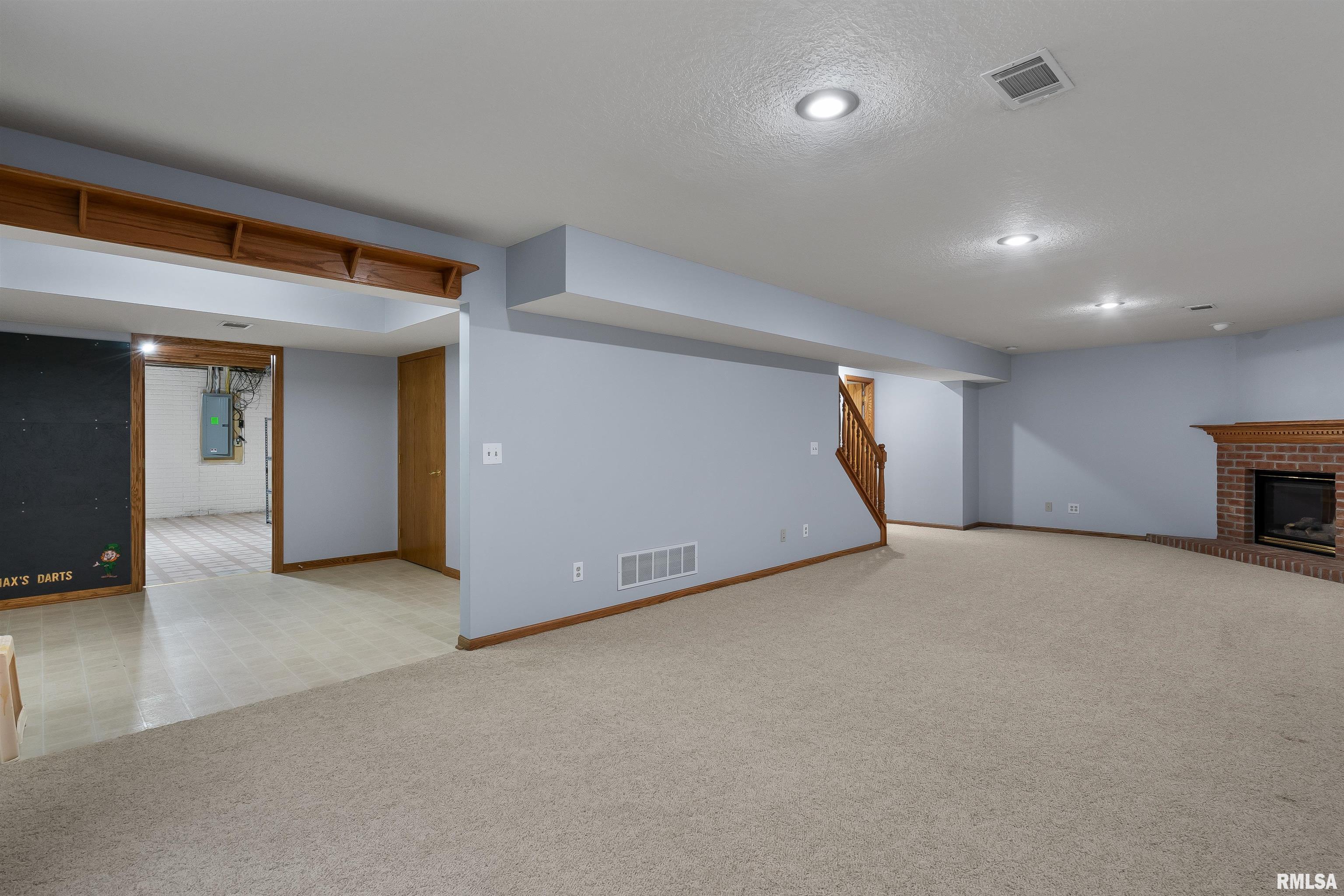 2076 Ashford Road, Bettendorf, Iowa image 33