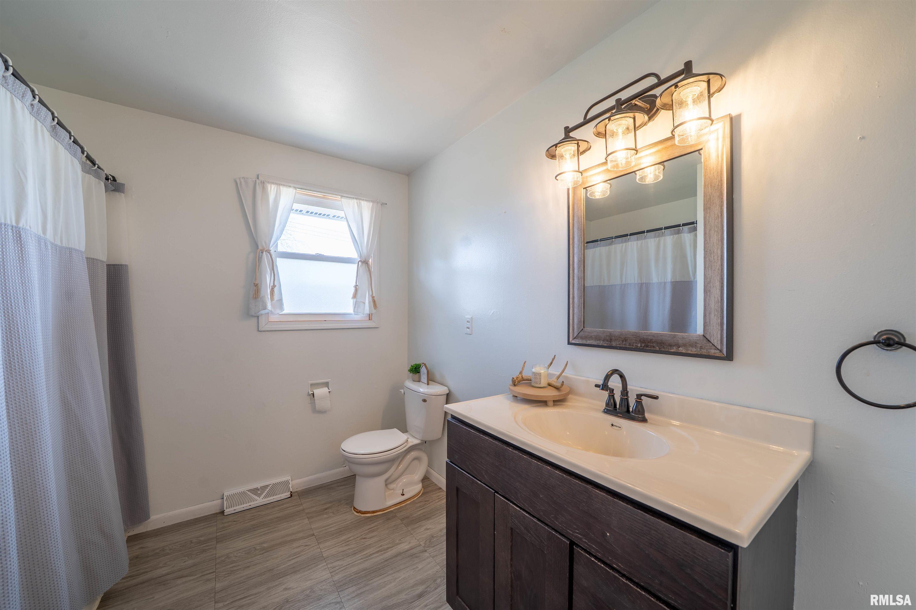 407 N Walter Street, Yates City, Illinois image 21