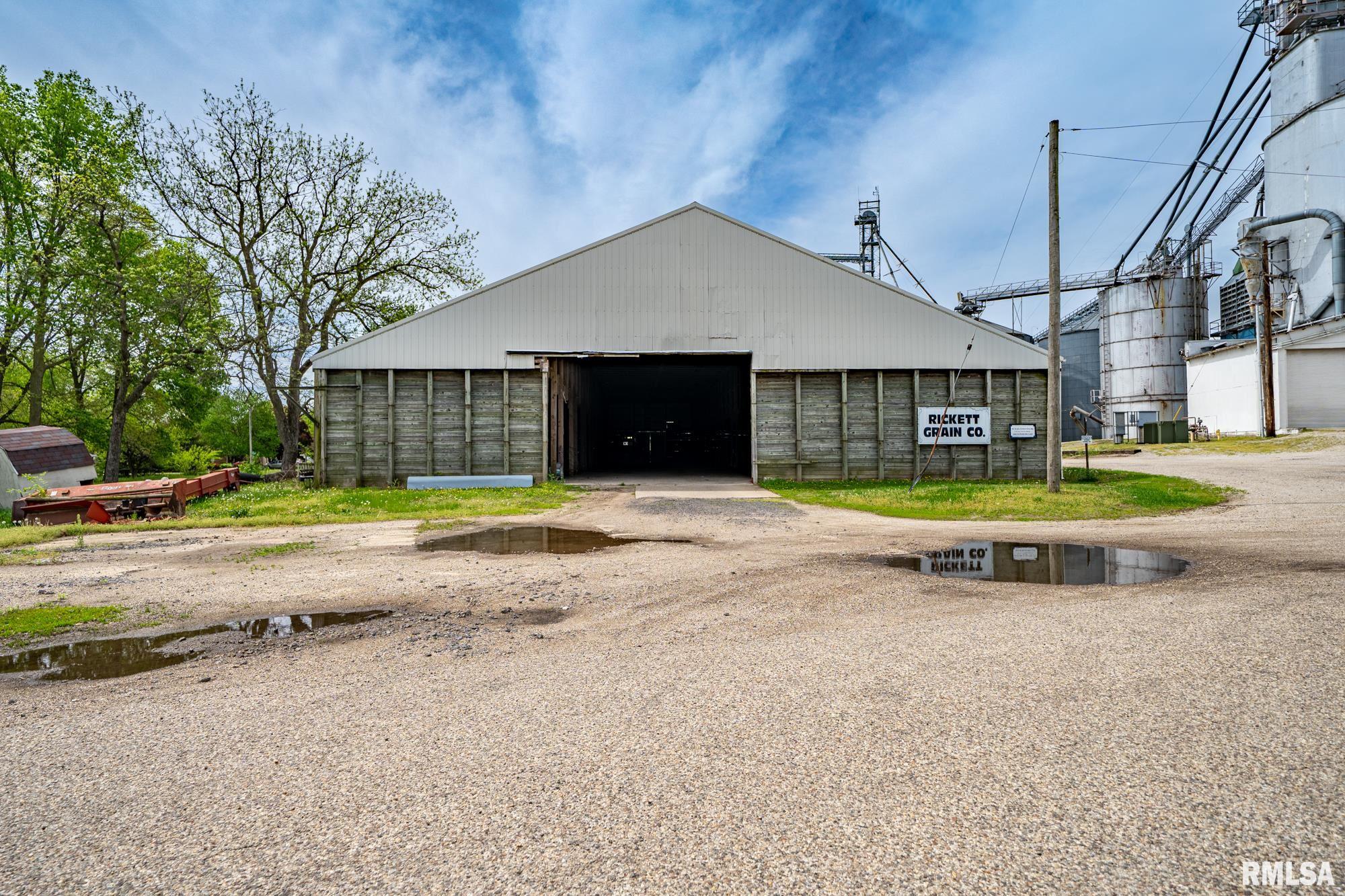 300 S Broadway Street, Manito, Illinois image 2