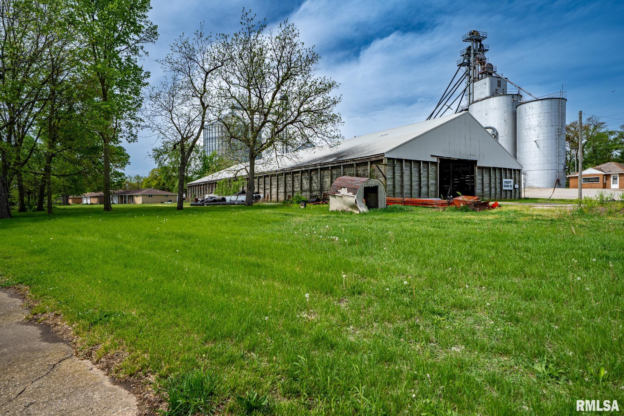 300 S Broadway Street, Manito, Illinois image 1