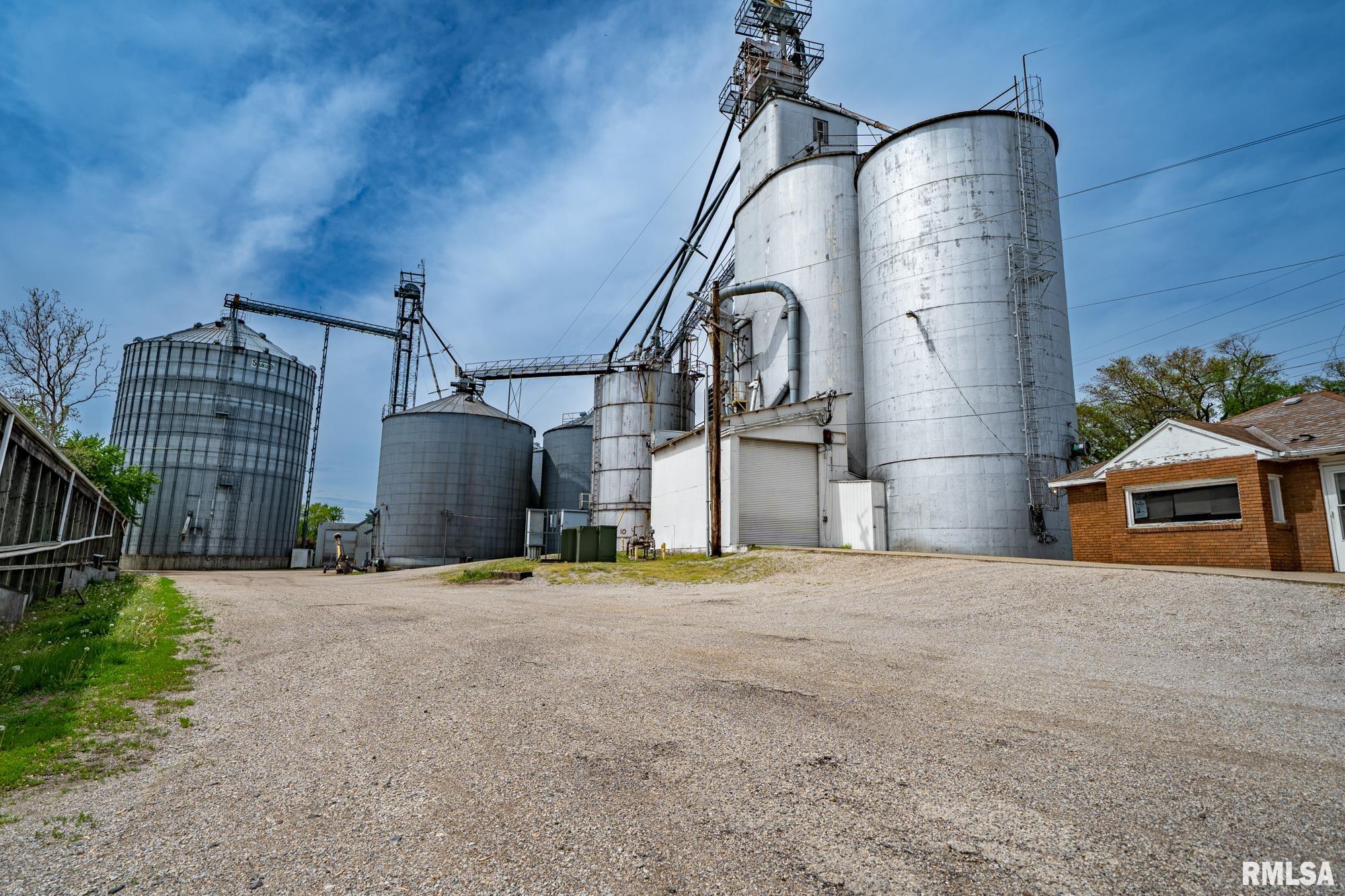 300 S Broadway Street, Manito, Illinois image 4